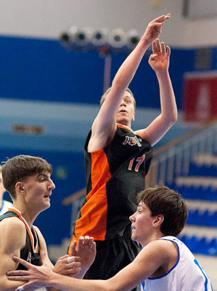 «КЭС-БАСКЕТ»: в финале школьники из Владивостока и Сибирцево