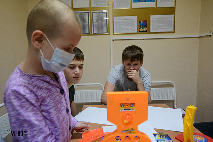 К детям в онкоцентр