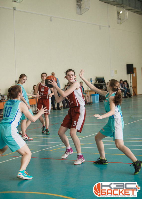 Приморские команды добрались до плей-офф Школьной лиги «КЭС-БАСКЕТ»
