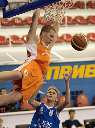 Школьная баскетбольная лига пришла в Приморье