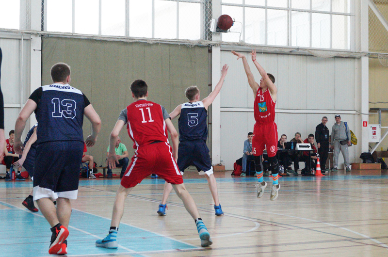 Юношеская команда «Спартак-Приморье» на полных правах выступает в чемпионате Межрегиональной любительской баскетбольной лиги (МЛБЛ)