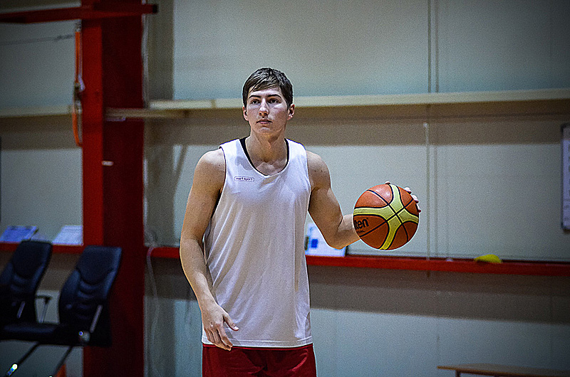 «Спартак-Приморье» приступил к первому тренировочному циклу под руководством нового главного тренера