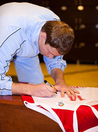 «Спартак-Приморье» стал участником благотворительного аукциона