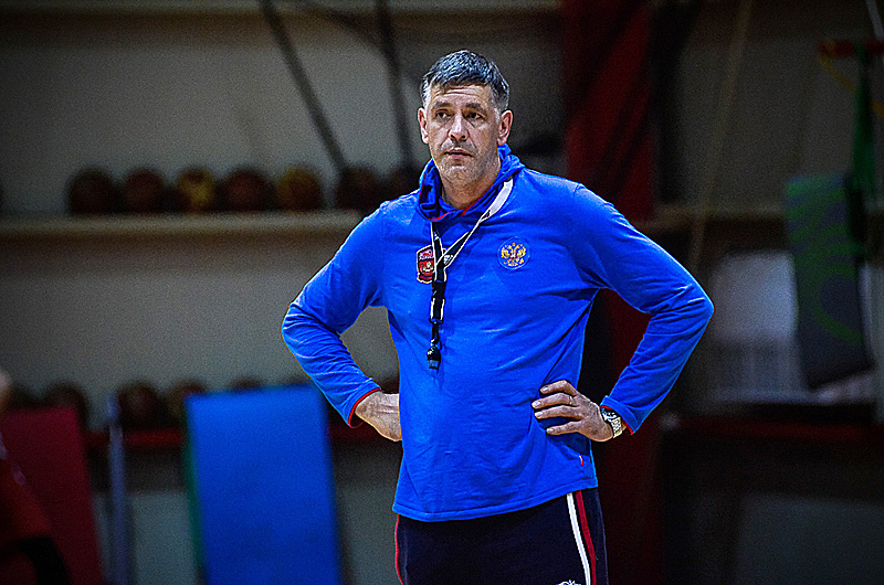 «Спартак-Приморье» приступил к первому тренировочному циклу под руководством нового главного тренера