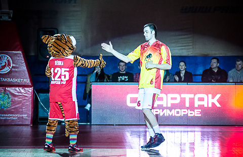 «Спартак-Приморье» - «Рязань» 64:54