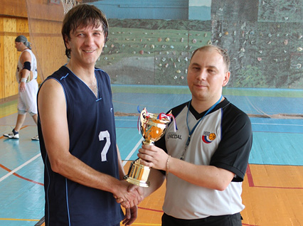 Ветераны открыли сезон в Большом Камне