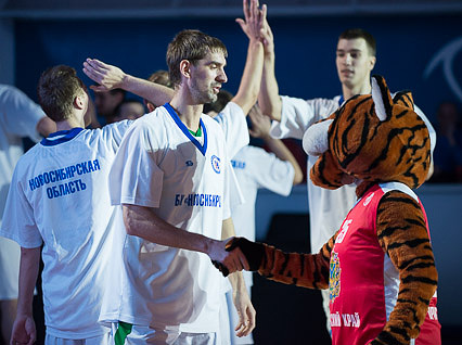 «Спартак-Приморье» - «Новосибирск» 69:74