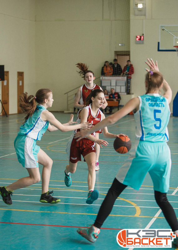 Приморские команды добрались до плей-офф Школьной лиги «КЭС-БАСКЕТ»