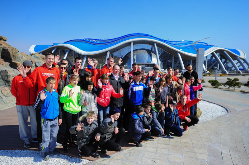 Первая экскурсия в Приморском океанариуме прошла для «Спартака-Приморье» и детей из подшефного интерната