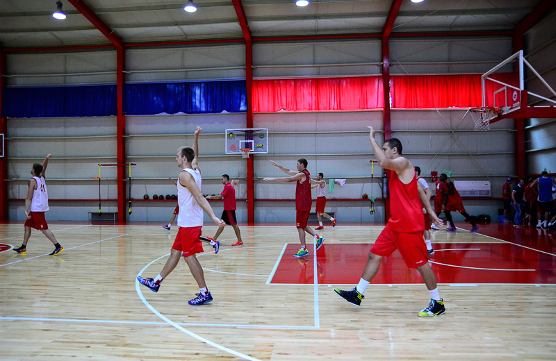 Крис Мэтьюс и Лестер Проспер приступили к тренировкам