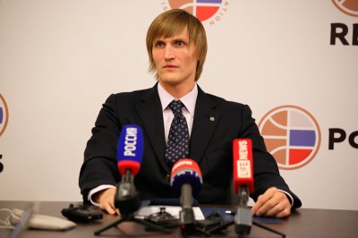 Т-образный стол с Кириленко